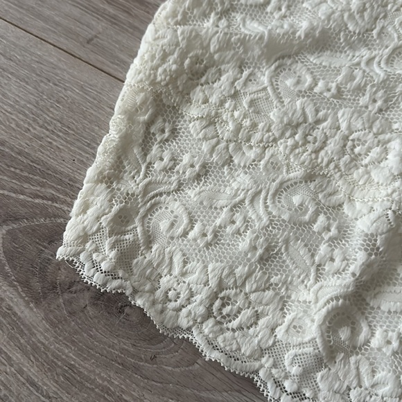 Lace crop top - Picture 2 of 3